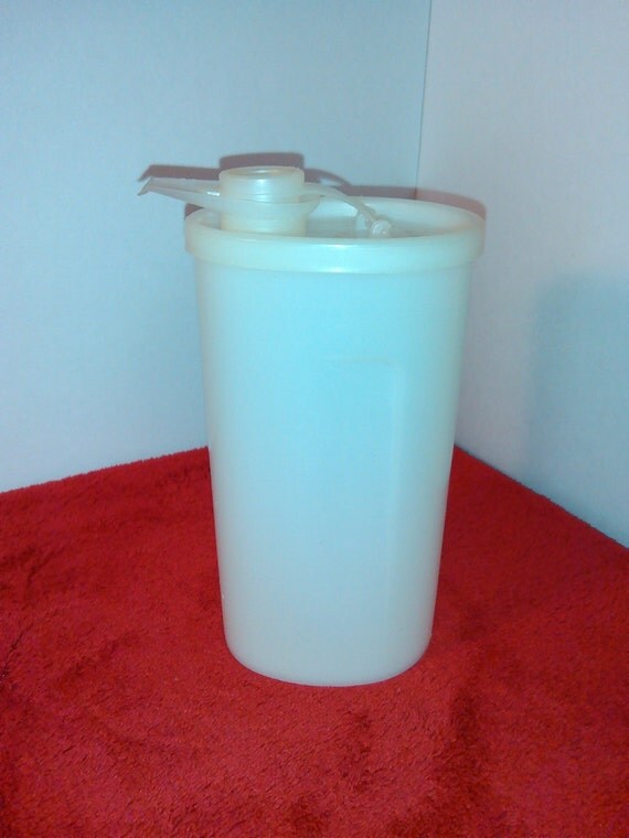 Tupperware sweet saver 640 / honey or syrup dispenser / salad