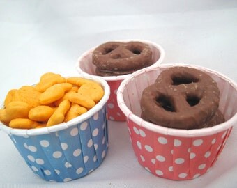 30 Blue Baking Cups - Cupcake Cups - Decorative Cupcakes - Treat Cups - Party Cups - Ice Cream Cups - Candy Cups - Dip -