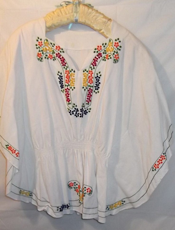 Items similar to So GROOVY Vintage 70s Embroidered Flowers BAT WING ...