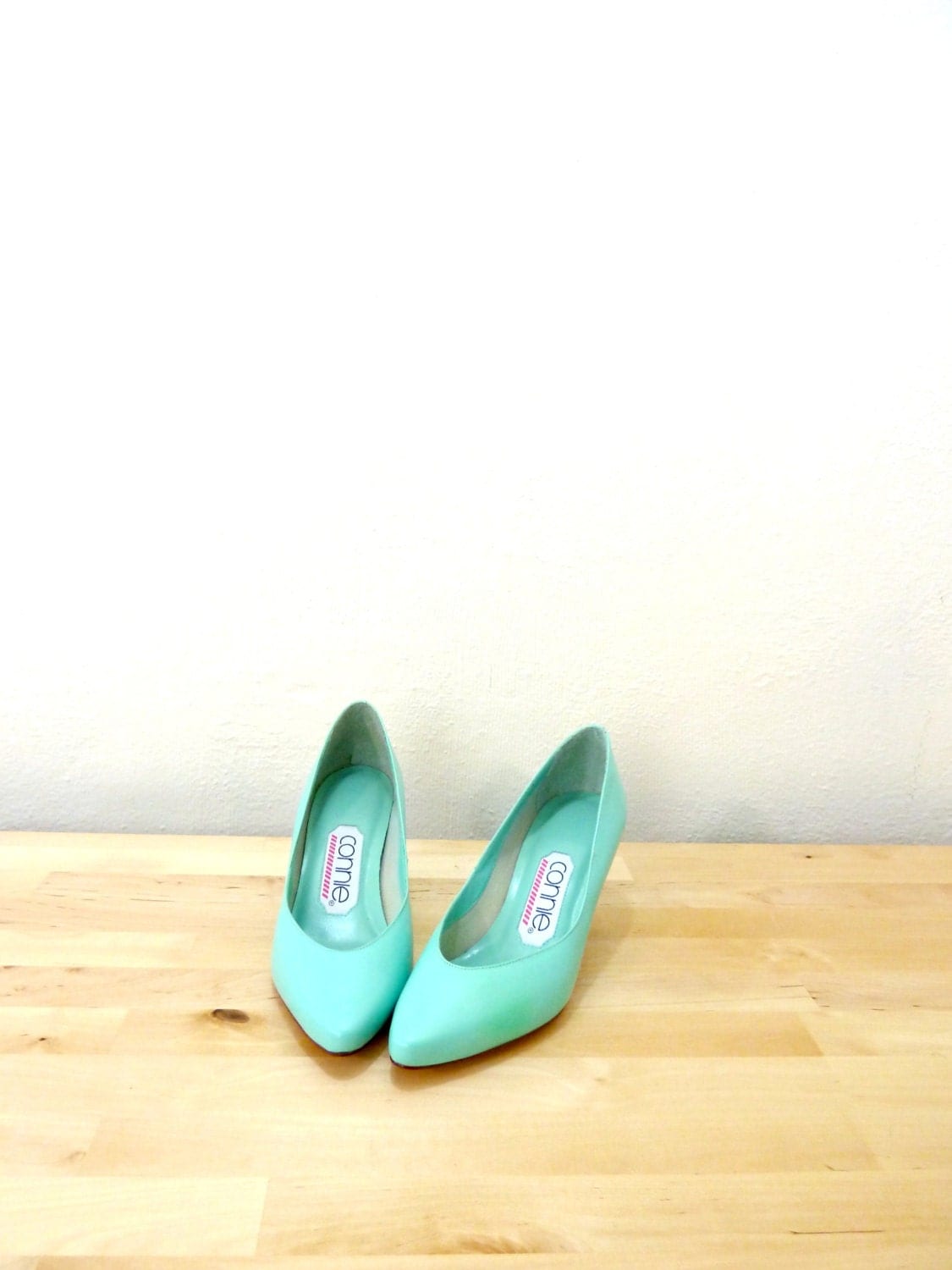 Vintage Mint Heels / 80s Pumps / Kitten Heels / Seafoam Green
