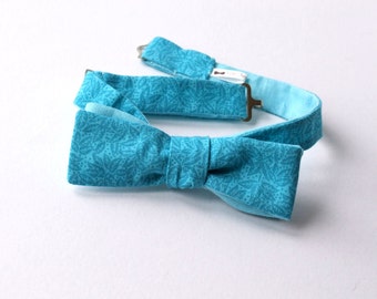 Bow tie, skinny style, turquoise colour, self tie bow tie, freestyle for men - mans bow tie ships worldwide from Bagzetoile