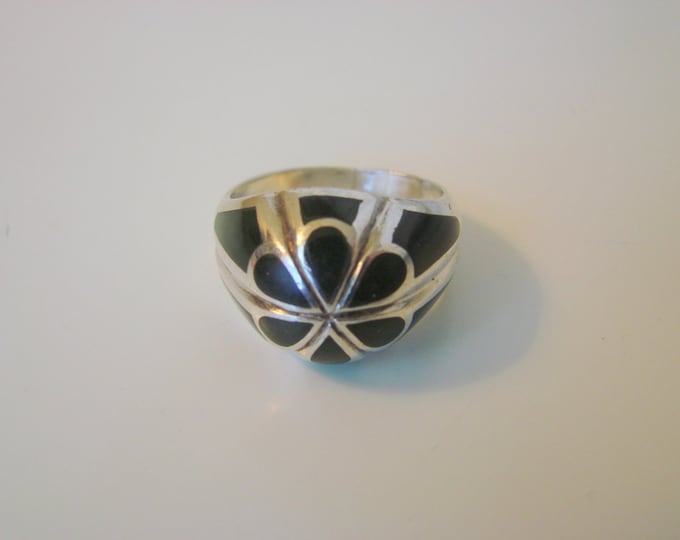 Sterling Dome Modernist Ring / 4.7 Grams / Inlay / Forest Green / Vintage Jewelry / Jewellery