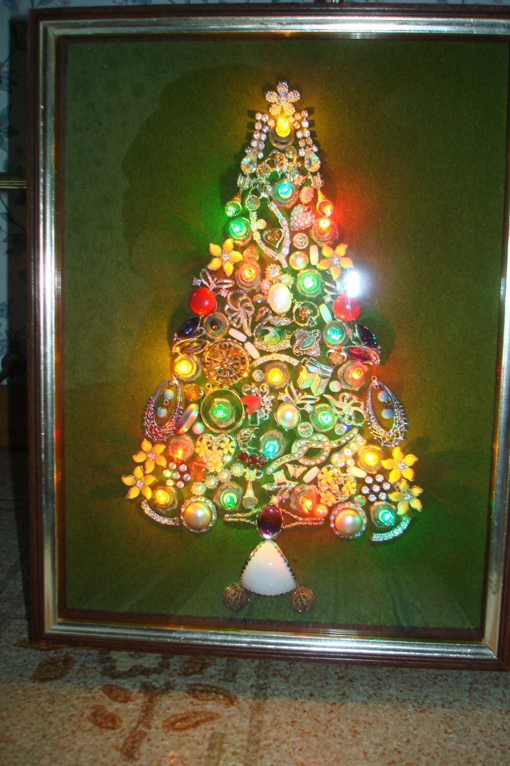 Vintage Jewelry Lighted Christmas Tree Shadow Box