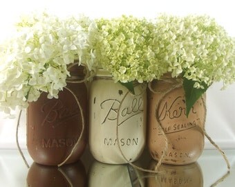 Fall Decorations // Distressed Mason Jars // Autumn Decor // Mason Jar Centerpiece // Thanksgiving Decor // Rustic Home Decor // Fall Decor