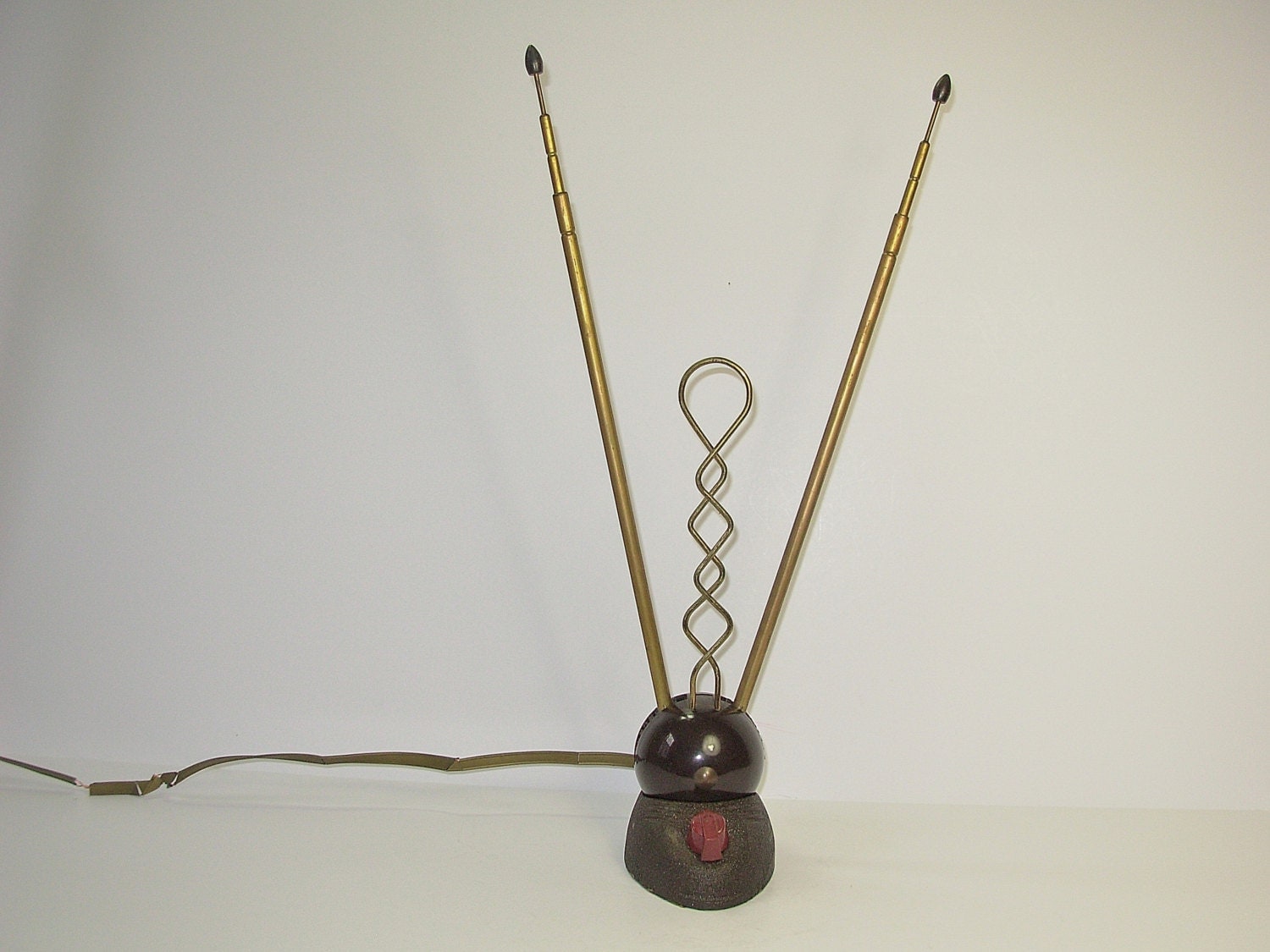 Vintage RETRO TV Television ANTENNA Rabbit Ears by PorcelainPalace