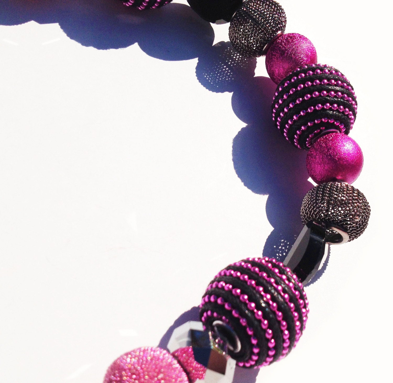 hot pink & black glass beaded necklace