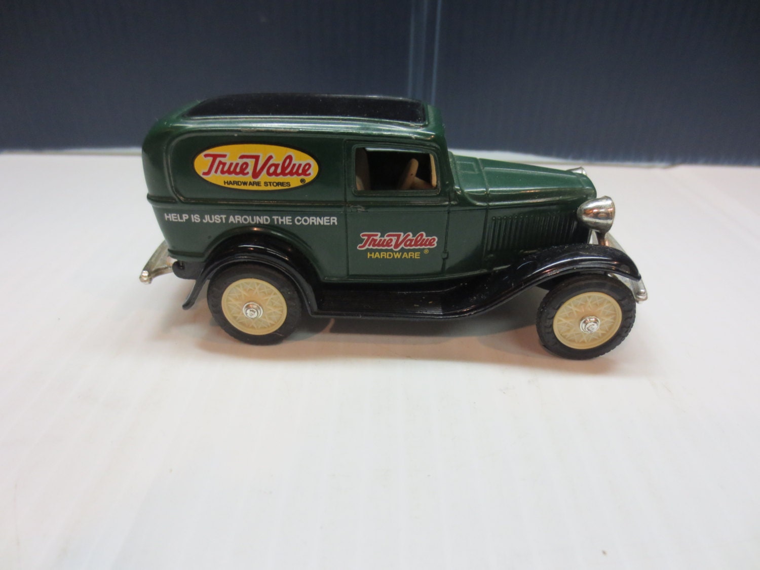 Ertl 1932 ford panel delivery truck #9