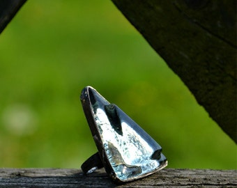 Raw ring, GLASS CRYSTAL, triangle simple ring, minimalist statement ring, adjustable ring, geometric jewelry, elegant ring, rustic big ring