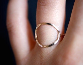 Circle Ring in 14K Gold Fill, gold circle ring, skinny or thick gold circle ring, 14k gold fill circle ring, hammered gold infinity ring