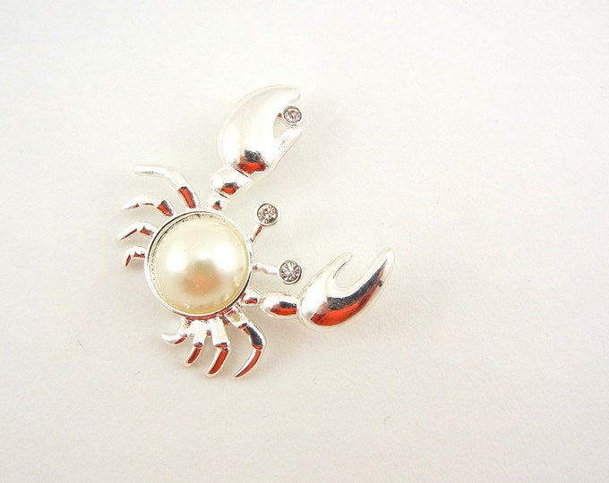 Bright Silver-tone Crab with Pearl Pendant