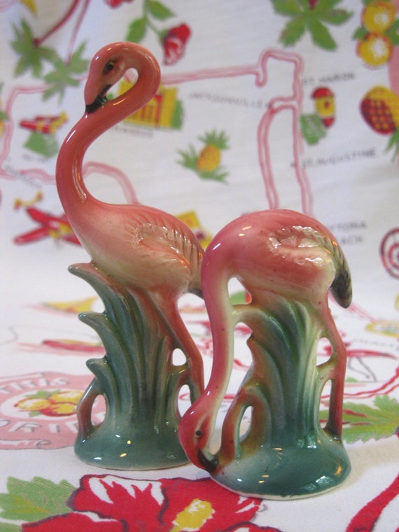 Vintage flamingo salt and pepper shakers pink Florida