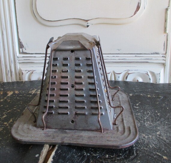 ANTiQuE FiRePLaCe ToaSTeR