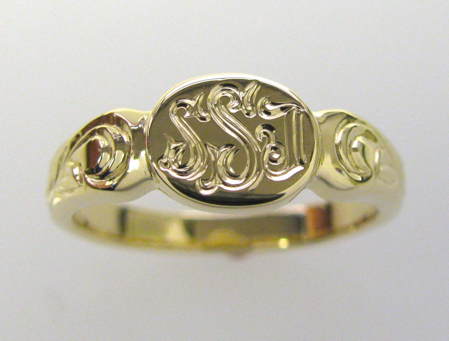 Personalized Woman&#39;s Hand Engraved Signet Monogram Ring