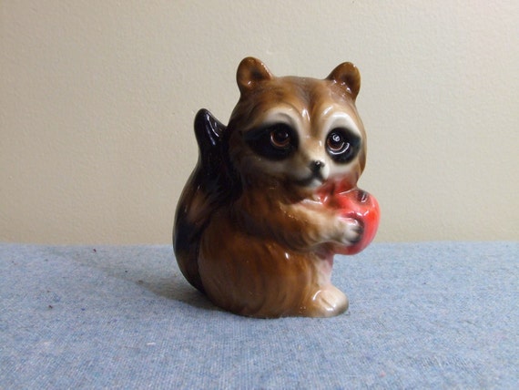 japanese raccoon figurine