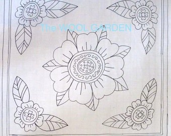 FLORAL FUN 2323 - Rug Hooking pattern hand drawn on linen