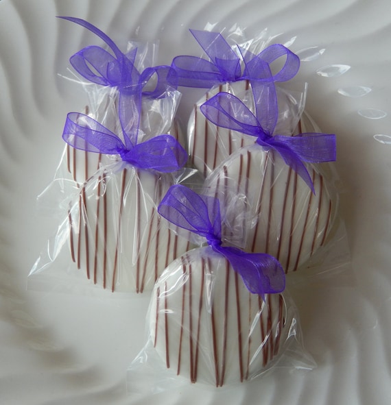 60 edible wedding cookie favors - Dipped Oreo Cookies for bridal and baby showers, rehearsal dinner, anniversary and birthday party favor Il_570xn