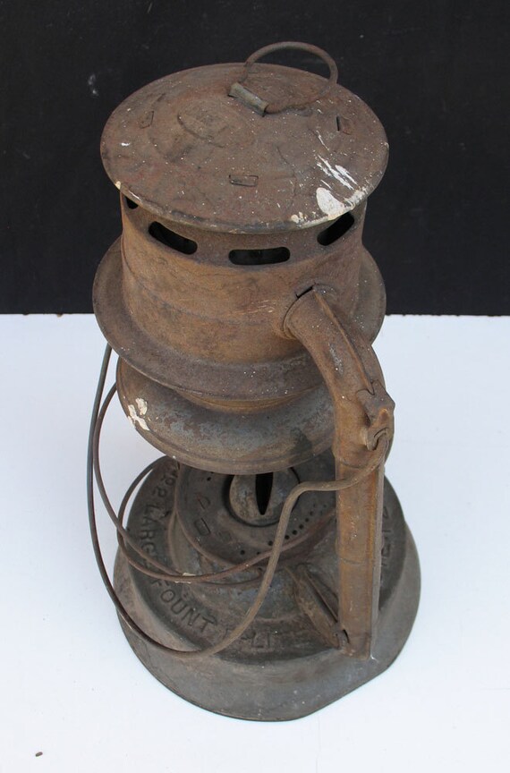 Rusted Antique Dietz Railroad Lantern Dietz No.2 Large Fount