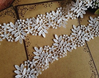 Cream White Venice Lace Trim Floral Leaves Lace Hollowed Out Trim 2.28 Inches Wide 2 Yards Wedding Dress Costumes Supplies