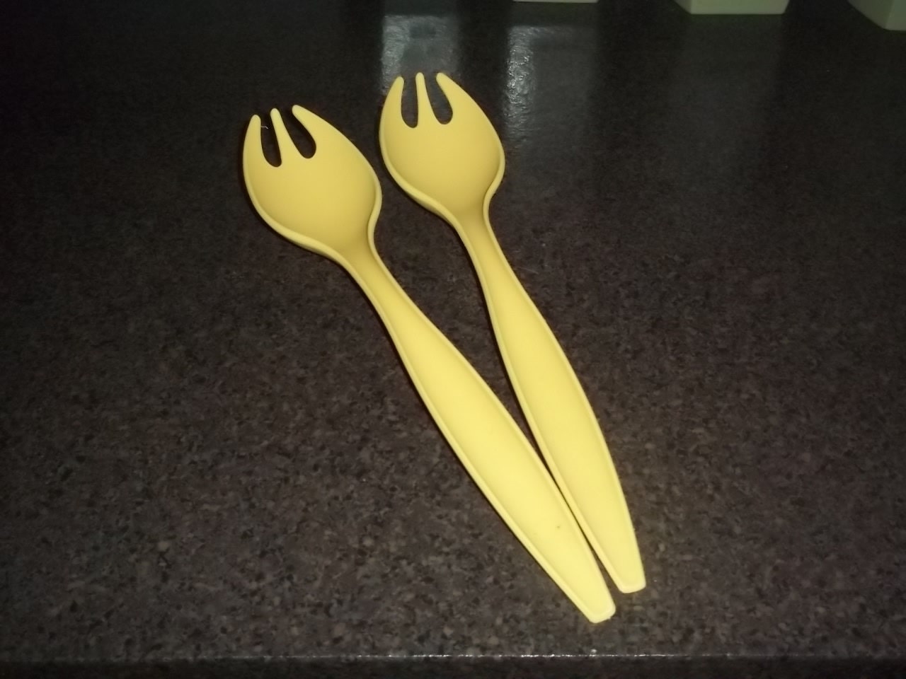 Vintage Tupperware Golden Salad Forks Tongs in great condition Haute