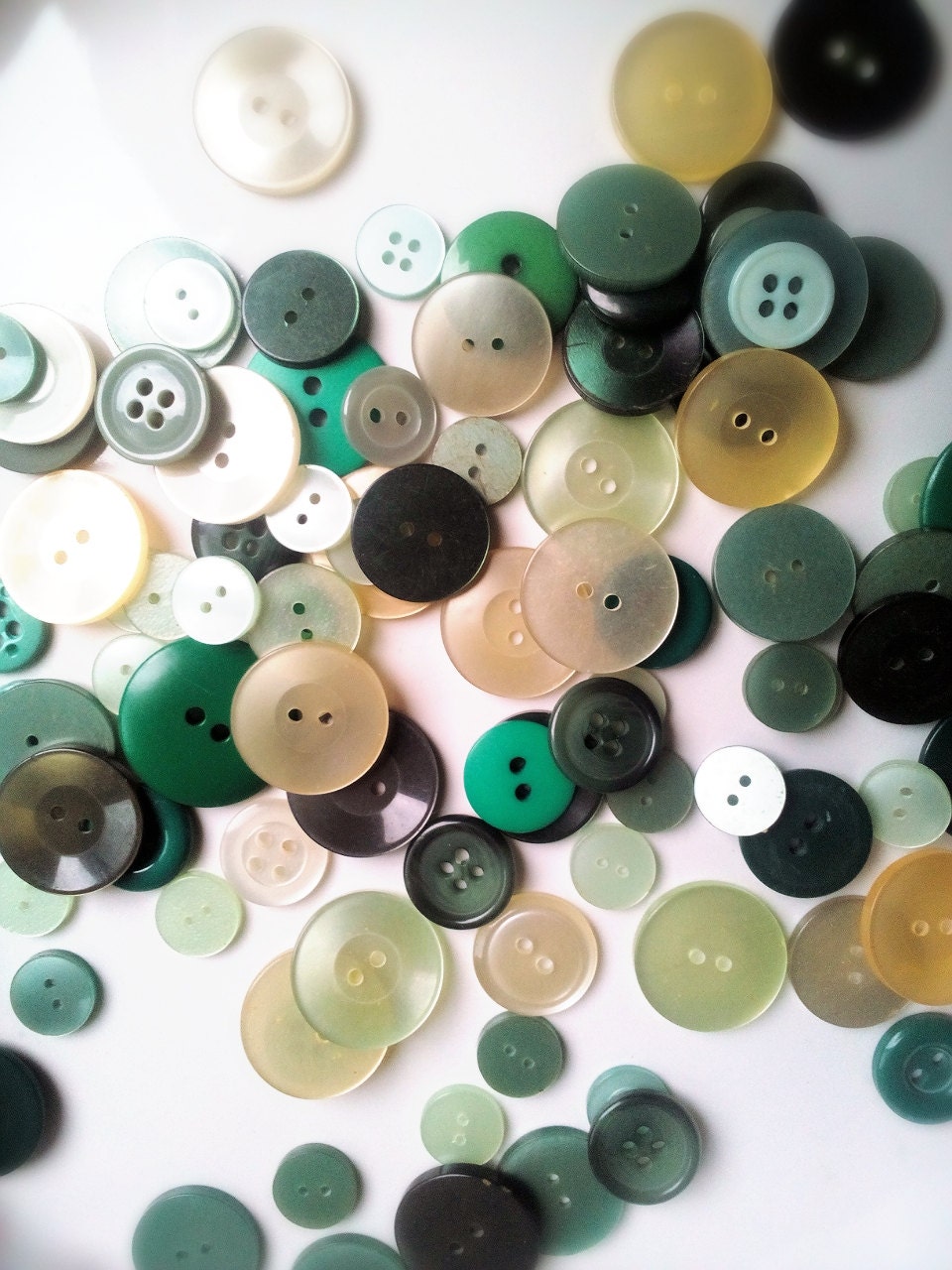 Green Buttons Pack of 100 buttons Mixed by MetamorfosiAmbulante