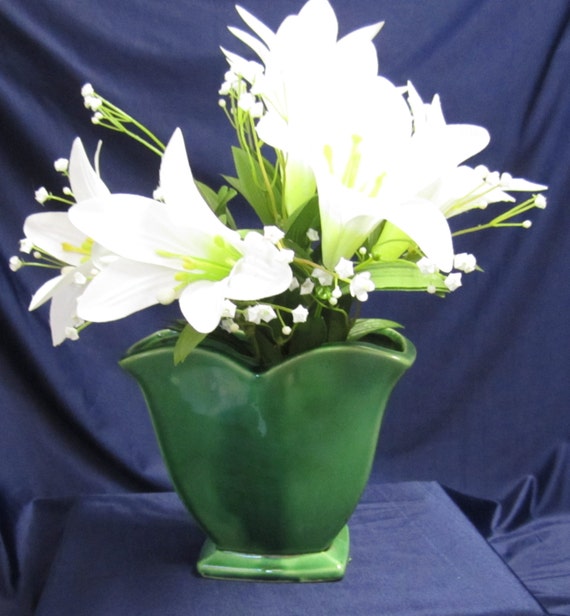 Vintage Green McCoy Tulip Shaped Ceramic Vase by thebombshelter1