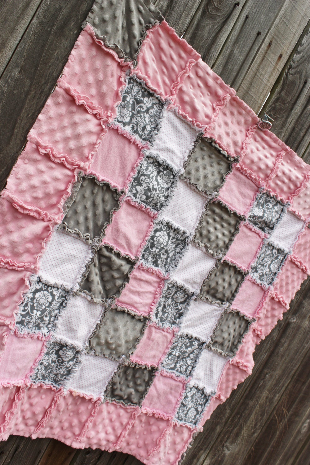 gorgeous-pink-gray-damask-rag-quilt-blanket-light-pink