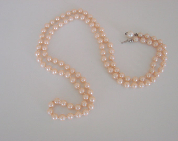 Vintage Pearl Necklace / 50s-60s / Hand Knotted Glass Pearls / Classic / 32 Inch / Bridal Wedding / Jewelry / Jewellery