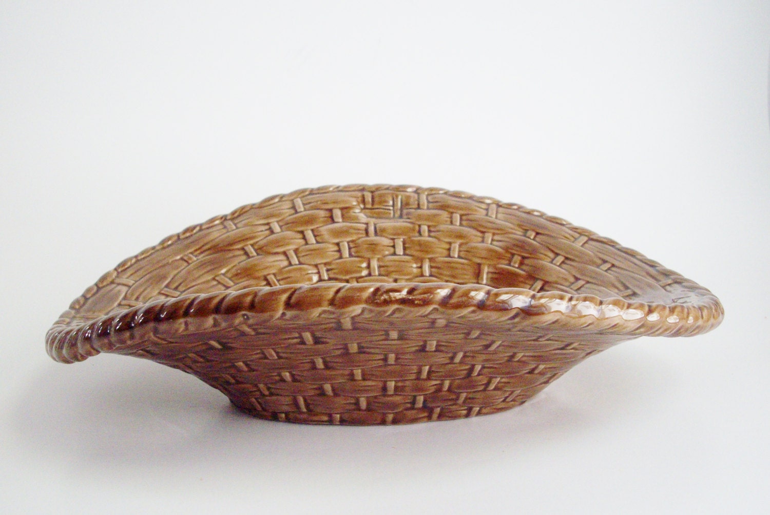 Vintage Ceramic Basket Bowl Atlantic Mold 1974 Haute Juice