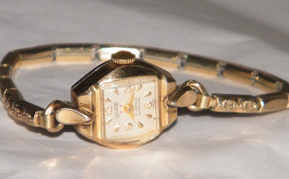 Items similar to Ladies Hilton 17 Jewels Incabloc Swiss Watch on Etsy