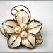 Vintage Marble Cream enamel Pearl flower brooch