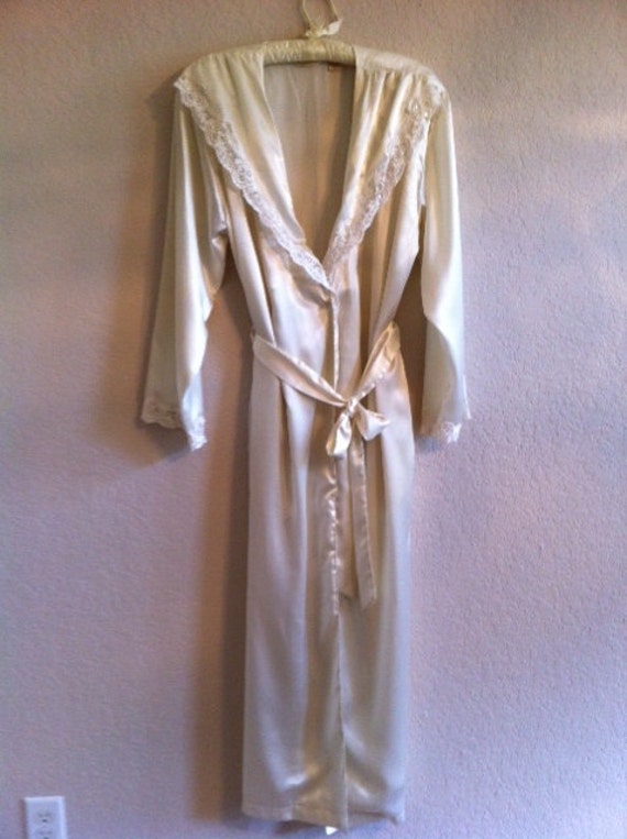 Ivory And Lace Bath Robe By Victoria Secret by schellercreations