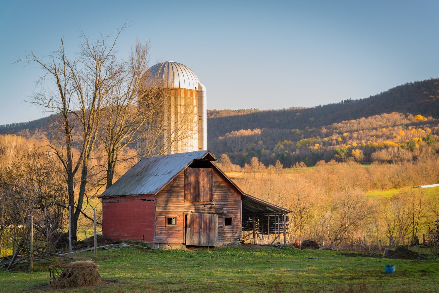 barn landscape photo