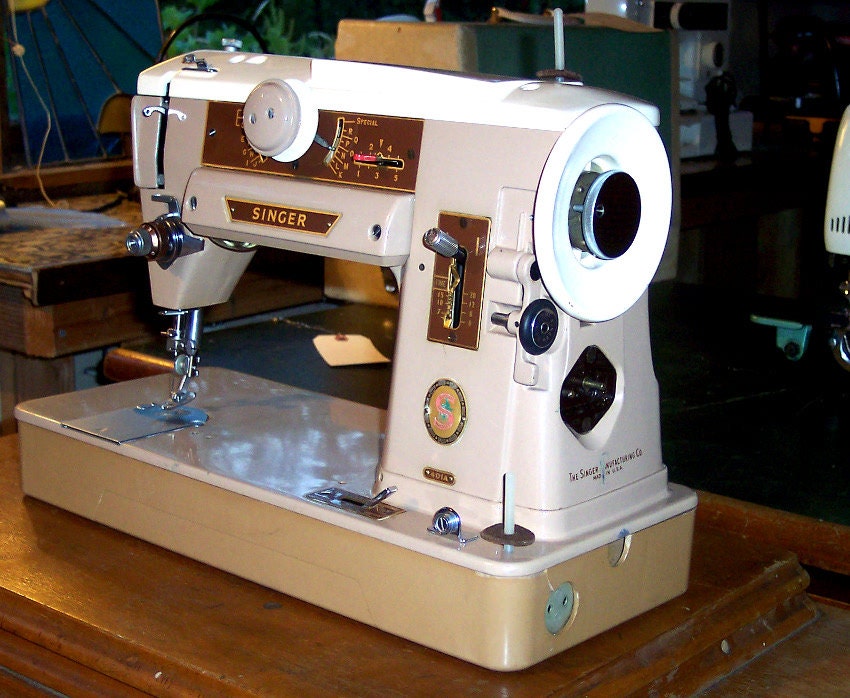 Restored Singer 401A Vintage Sewing Machine w/Guaranty and