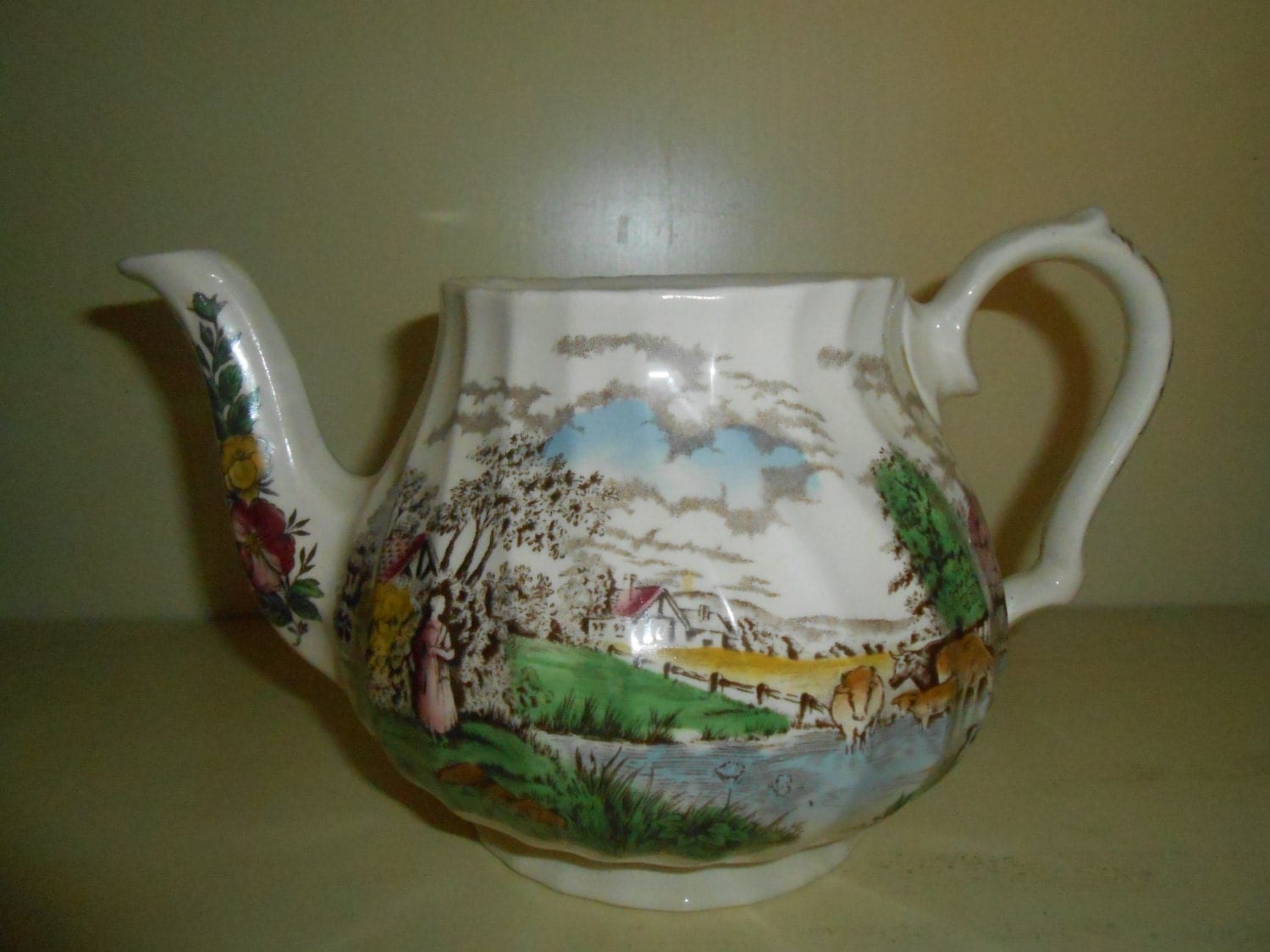 Vintage Sadler Teapot Country Life England by RememberingDiane