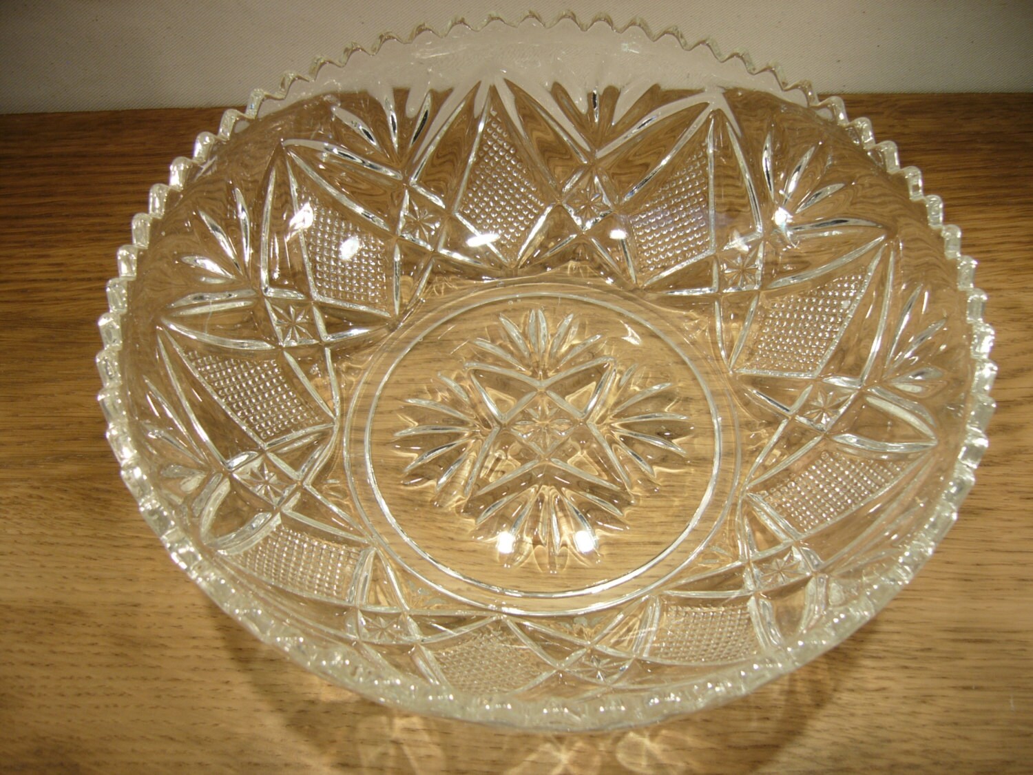 Vintage pressed glass fruit bowl with stars pattern