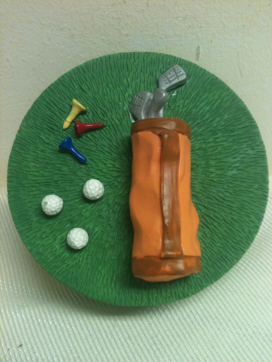 Golf trinket box covered with 3 tees 3 golf balls 3 golf