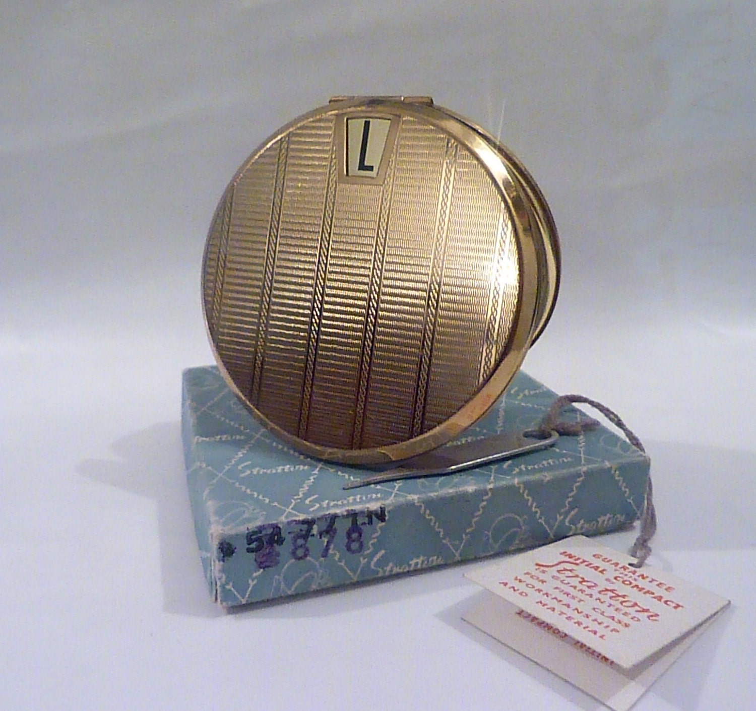 Vintage 1960s Stratton ” Initial ” compact novelty compact powder
