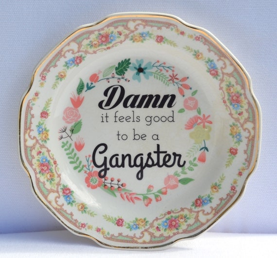 damn-it-feels-good-to-be-a-gangster-decorative-vintage-plate