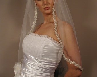 Wedding veil with silver trimm, pearls, sequins and cystal. Brial veil 32" length
