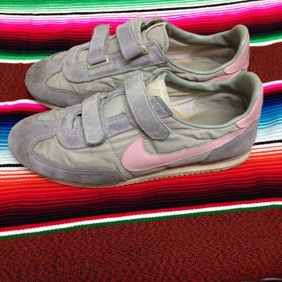 men's nike shoes with velcro straps