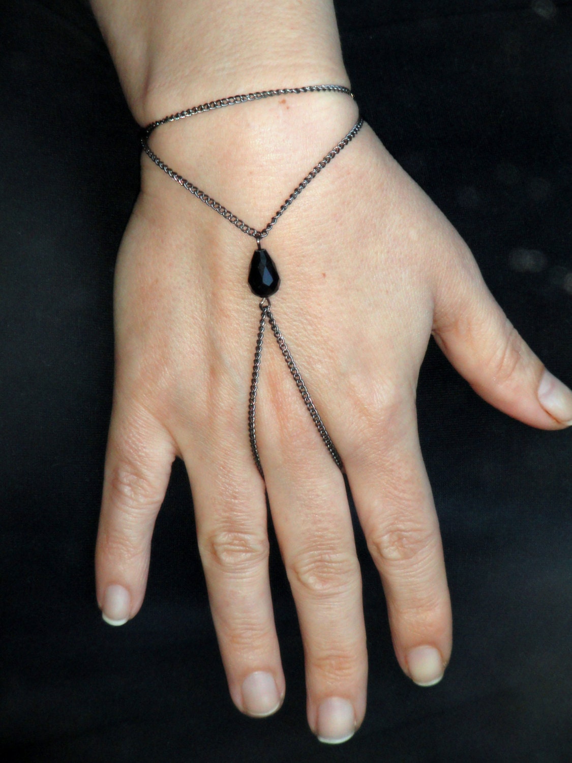 Slave bracelet Black crystal slave bracelet ring Hand