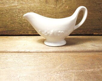 White Gravy Boat / White Pottery / Vintage Gravy / White Ironstone / Mid Century Gravy Boat / Sauce Server