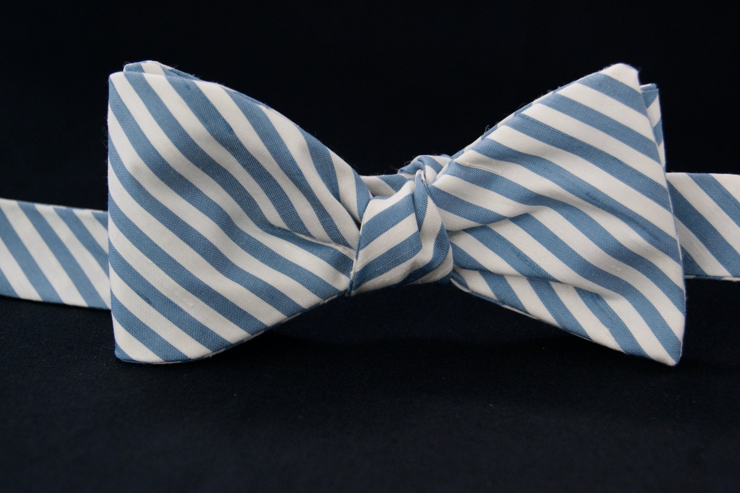 Mens bow tie made of Silk Stripe fabric