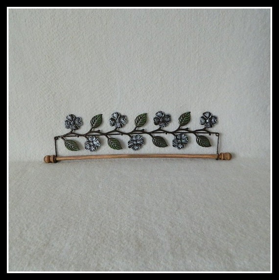 Dogwood Quilt Hanger Dark Copper Wire Hand Painted Tin 12