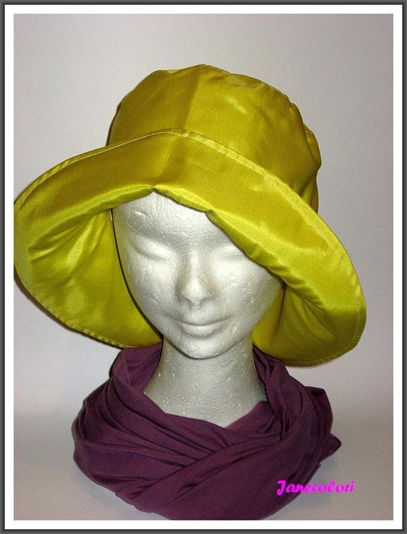 women hat rain impermeabile yellow