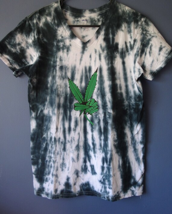 pot leaf tie dye shirt diy