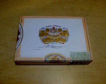 H Upmann Cigar Box (Code a)