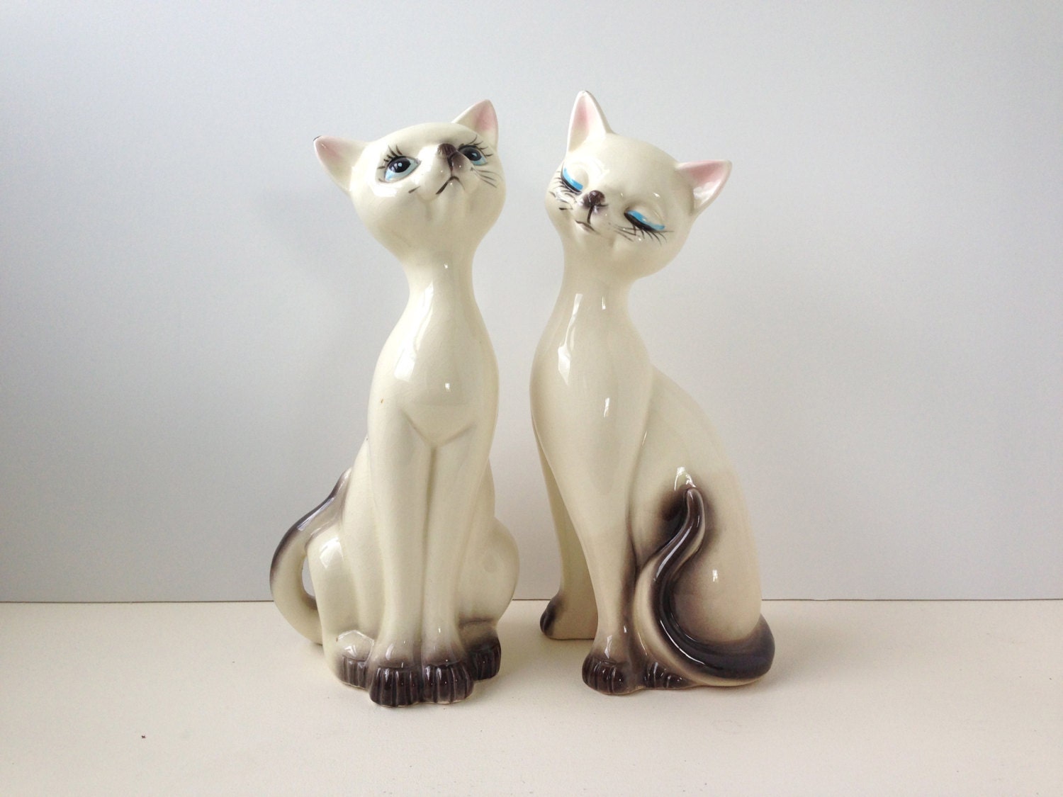 siamese figurines