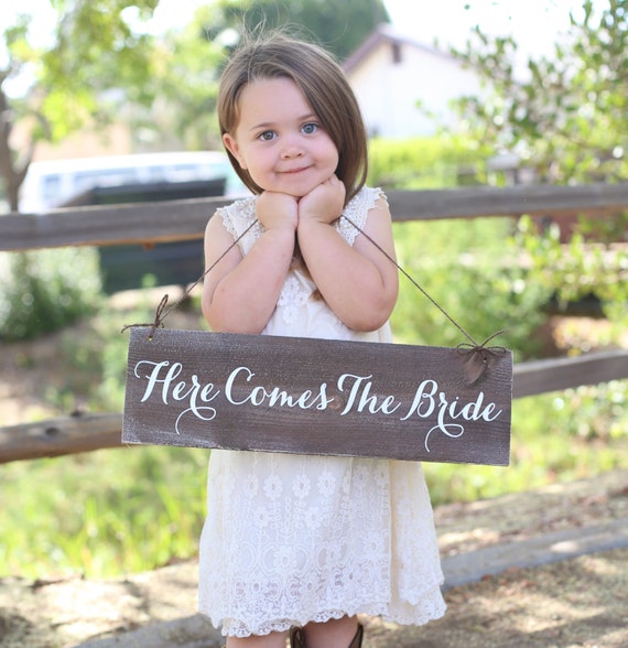 Rustic Here Comes The Bride Sign (Item Number MHD20003) by braggingbags