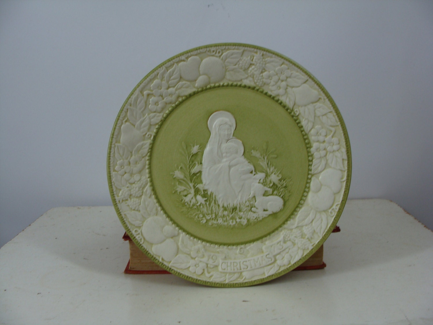 vintage decorative christmas plate by janetandjanevintage vintage decorative christmas plate by janetandjanevintage